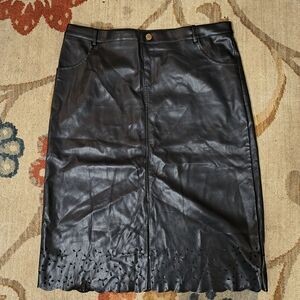 Elegant Black Leather Skirt